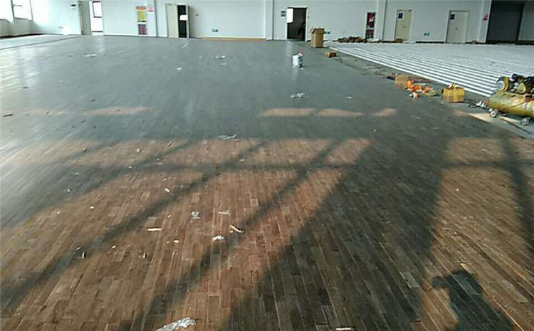 體育運動木地板原木色差，為什么不同？