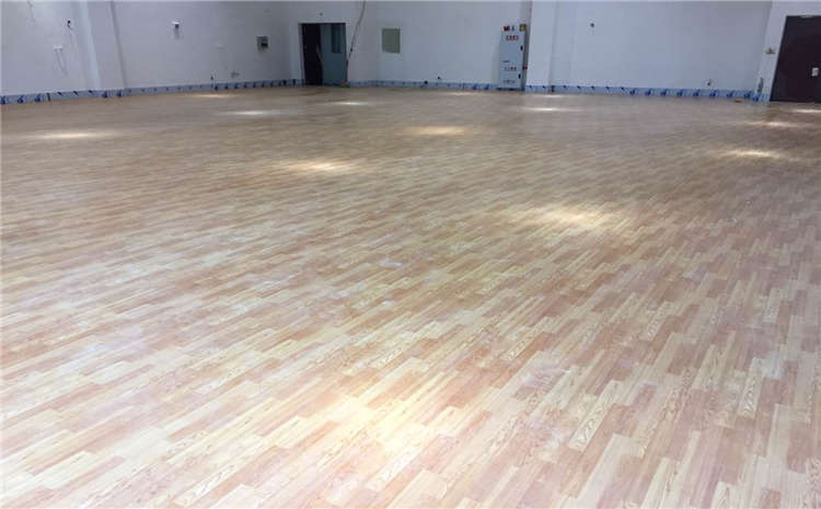歐氏20厚籃球館木地板造價是的多少？