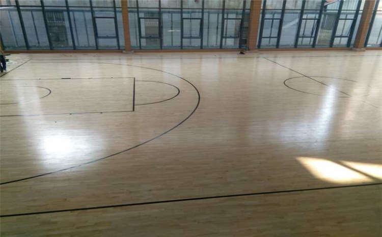 楓樺木運動體育地板生產(chǎn)廠家
