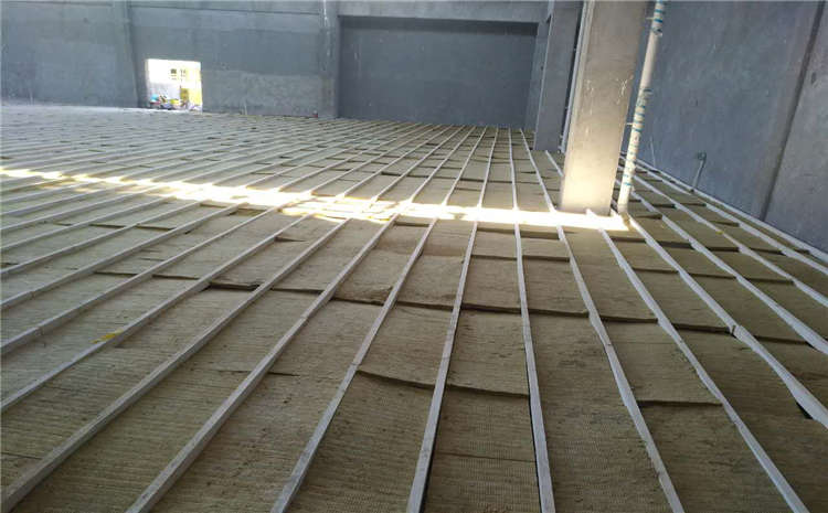 三伏天，如何保養(yǎng)實木運動地板不受傷害？