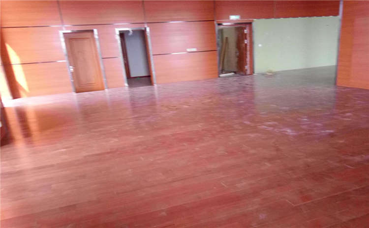 俄勒岡松羽毛球館木地板哪個(gè)品牌好？