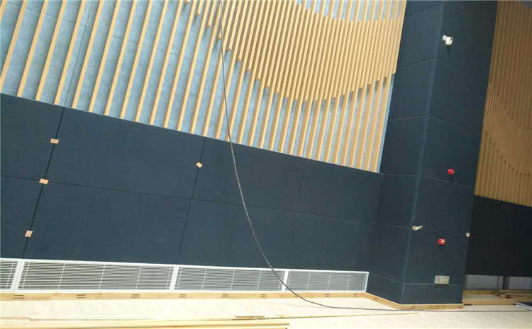 歐氏22厚風(fēng)雨操場運(yùn)動(dòng)地板廠家哪家好？