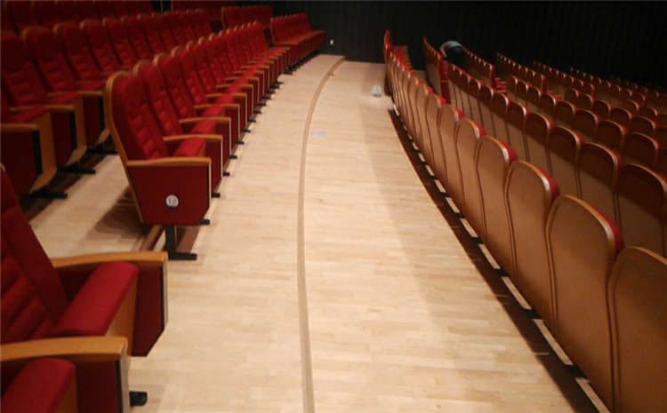 籃球場(chǎng)運(yùn)動(dòng)木地板優(yōu)缺點(diǎn)