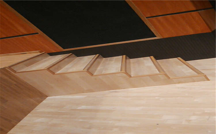 體育木地板如何翻新？