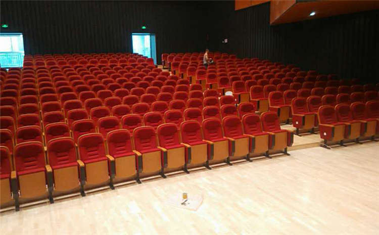 歐氏**的舞臺(tái)運(yùn)動(dòng)木地板怎么翻新