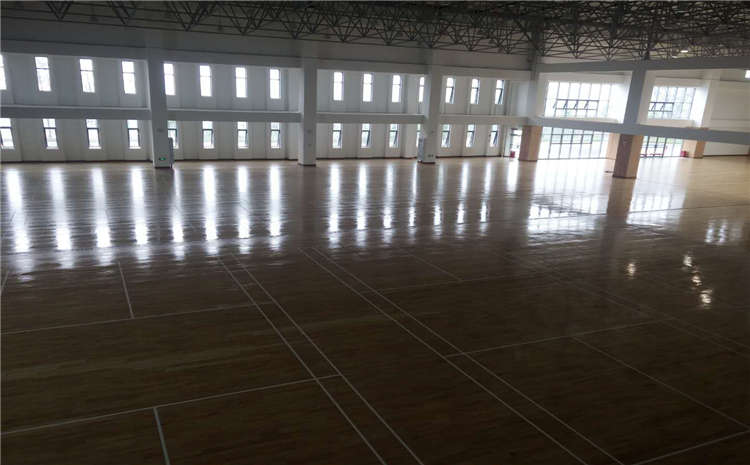 歐氏松木舞臺實(shí)木地板規(guī)格