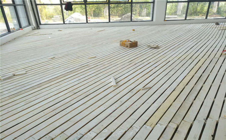 常見運(yùn)動(dòng)木地板有哪些種類