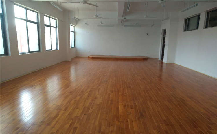 挑選專業(yè)運(yùn)動(dòng)木地板有什么技巧