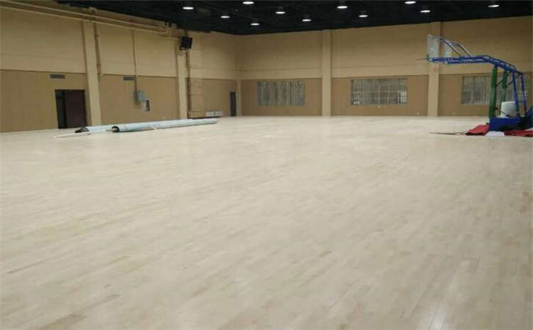 體育館木地板選擇專業(yè)的，準(zhǔn)沒(méi)錯(cuò)！