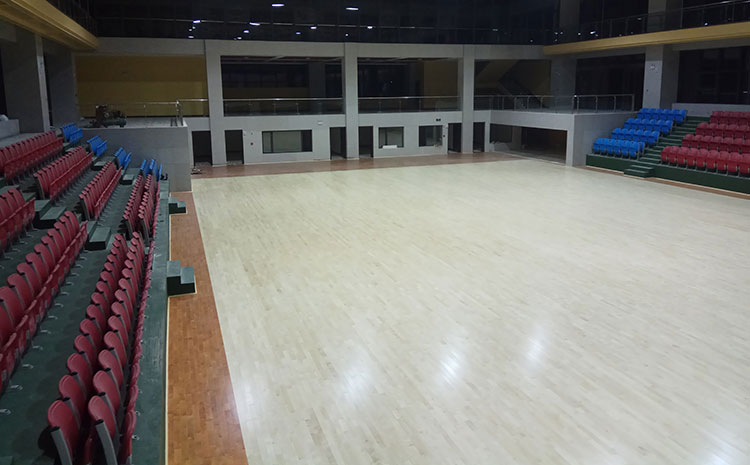 體育館安裝運(yùn)動木地板