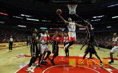 籃球運(yùn)動木地板清潔時(shí)用什么拖把比較好？