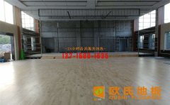 當(dāng)舞臺木地板鋪裝完后不要急著投入使用