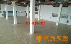 專業(yè)運動木地板，要刷防腐漆